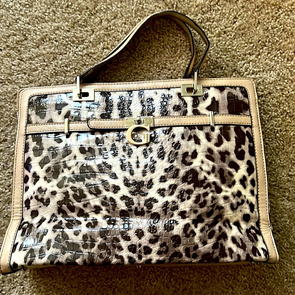 Original leapard print guess satchel, little worn but super cute.